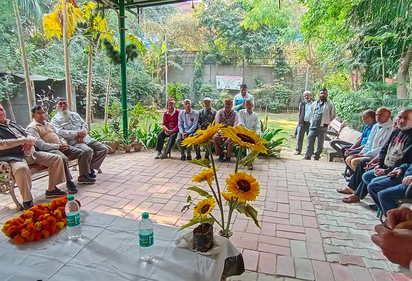 जीवन नगर सीनियर सिटिजन पार्क के सदस्यों के साथ चुनावी बैठक — तस्वीर 2 में से 3