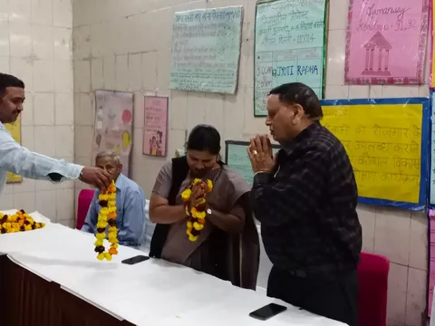 वार्ड 143 की एक धर्मशाला में चुनावी बैठक