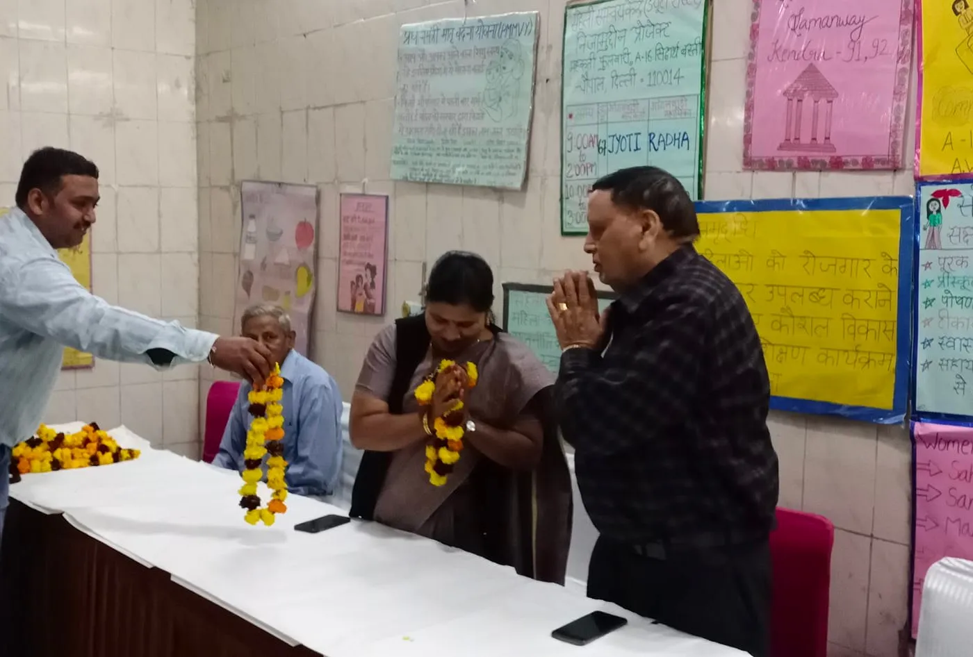 वार्ड 143 की एक धर्मशाला में चुनावी बैठक — तस्वीर 1 में से 8