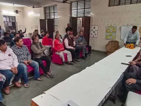 वार्ड 143 की एक धर्मशाला में चुनावी बैठक — 2