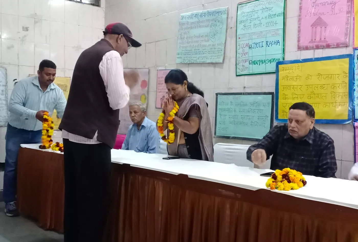 वार्ड 143 की एक धर्मशाला में चुनावी बैठक — तस्वीर 6 में से 8