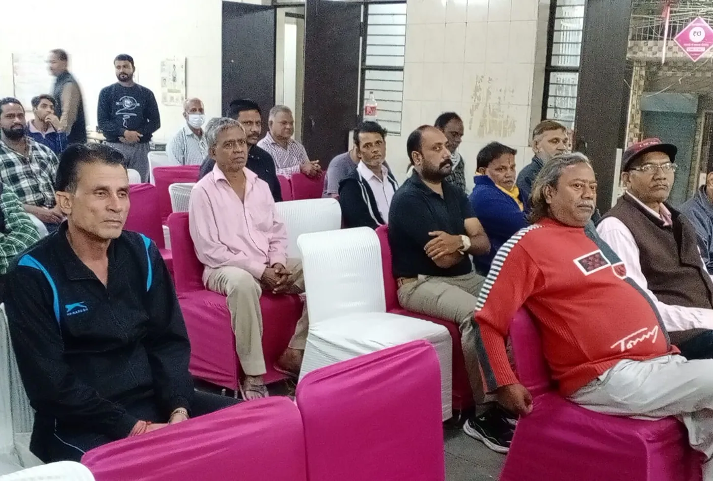 वार्ड 143 की एक धर्मशाला में चुनावी बैठक — तस्वीर 7 में से 8