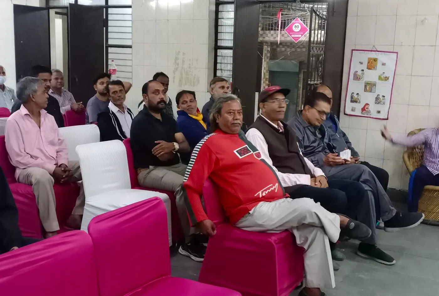 वार्ड 143 की एक धर्मशाला में चुनावी बैठक — तस्वीर 8 में से 8